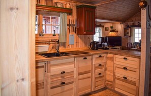 冷蔵庫、オーブン、コンロ、食器洗い機