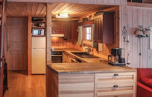 Fridge, microwave, oven, stovetop - Cozy home in Tuddal with kitchen (Tuddal)