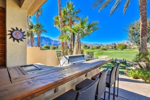 Outdoor dining - PGA West, private pool and spa outdoor covered TV (La Quinta)