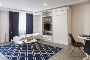 City Apartment, 1 Bedroom | Living area | 43-inch LCD TV with cable channels, TV - Atlantic Town (Ponta Delgada)
