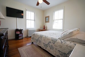 2 chambres, fer et planche à repasser, Wi-Fi gratuit, draps fournis