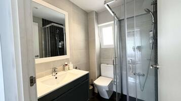 Shower, towels
