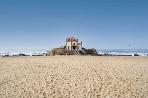 HostWise - Seaside Beach Flat