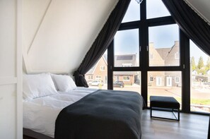 4 bedrooms, desk, iron/ironing board, travel cot - Very luxurious and new vacation villa (Stavoren)
