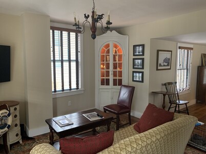 Dollhouse in Central Historic St Michaels