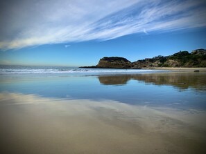 Plage à proximité, chaise longue, serviettes de plage