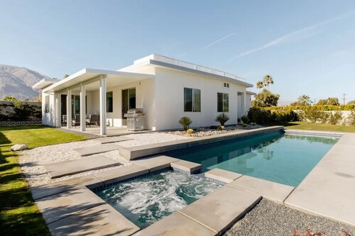 Palm Springs Paradise view with Large Pool and SPA.