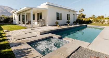 Palm Springs Paradise view with Large Pool and SPA.