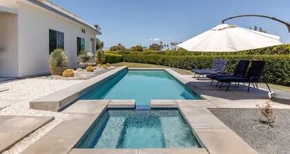 Palm Springs Paradise view with Large Pool and SPA.