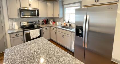 Newly Renovated! Welcome Soccer/Football fans 10 mins to BoFA Stadium