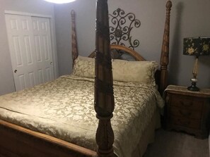3 habitaciones, tabla de planchar con plancha, wifi y ropa de cama