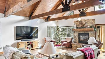 TV, peis, DVD-spiller og fotballspill