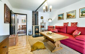 Smart TV, fireplace, ping pong