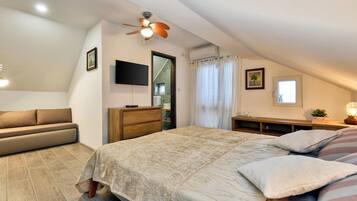 3 bedrooms, travel crib, free WiFi, bed sheets