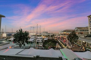 Marina - Glamorous Getaway - Heart of the Viaduct 'Quays' (Auckland)