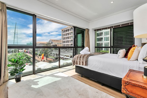 2 bedrooms, desk, iron/ironing board, WiFi