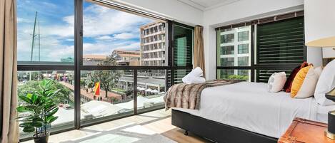 2 bedrooms, desk, iron/ironing board, WiFi