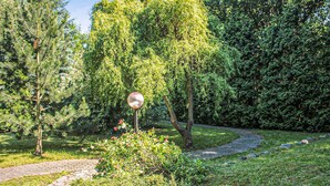 A garden pathway with a lamp post and lush greenery. - Awesome apartment in Gdansk with WiFi (Gdansk)