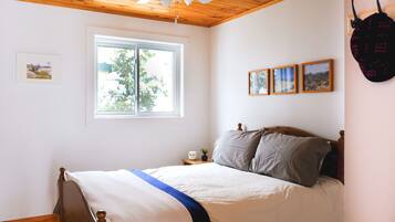 3 bedrooms, desk, free WiFi, bed sheets