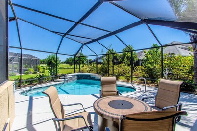 Beautiful Water/Golfview 3 BR pool home,  located in the center of the Villages
