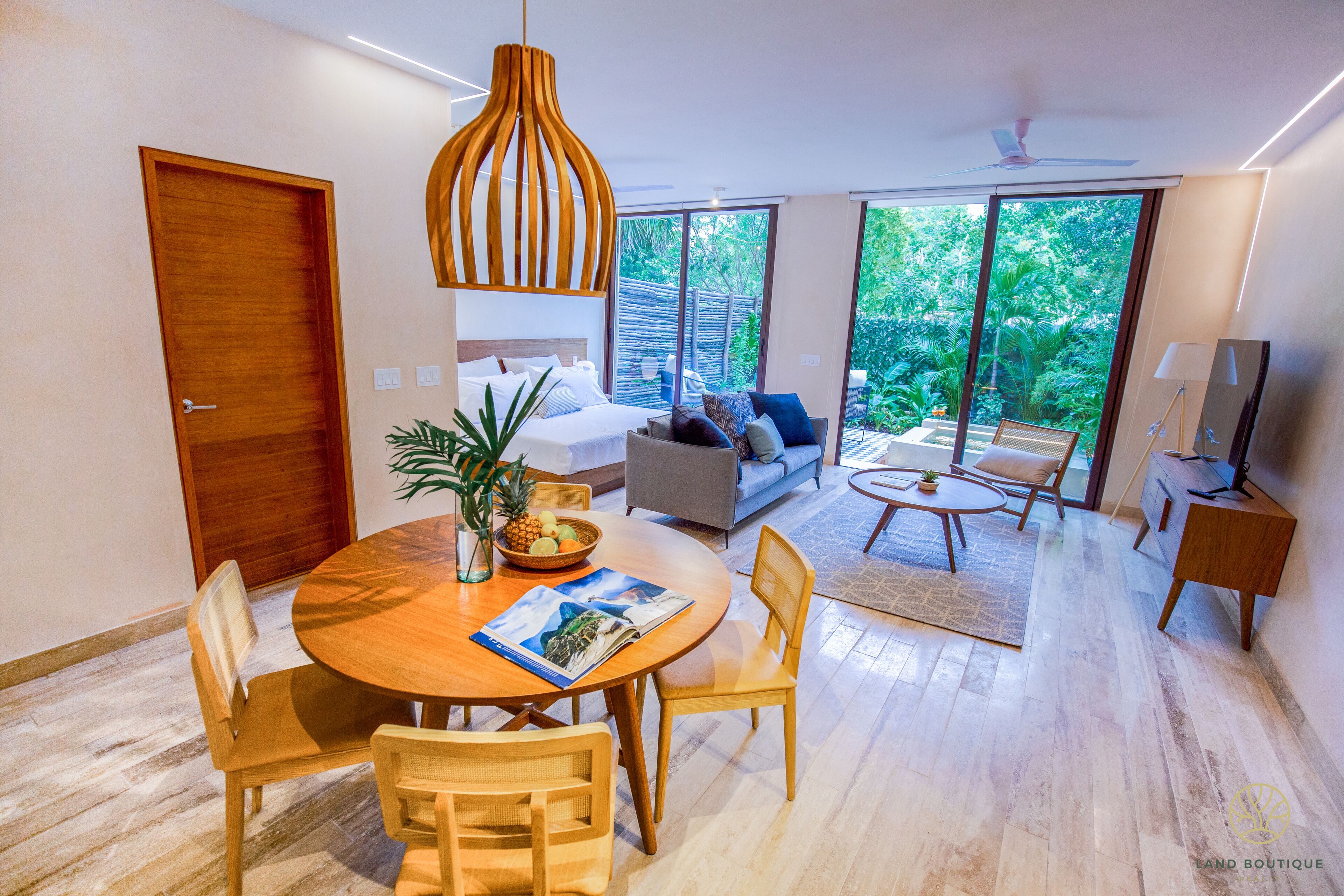 المنشأة من الداخل