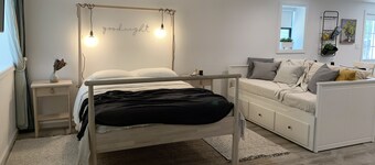 Stylish Tarrytown Studio - Walk to Train & Main St
