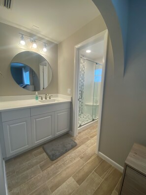 Towels, shampoo, toilet paper - Cozy waterfront minutes from the beach! Great fishing, Inground Saltwater Pool (Fort Myers)