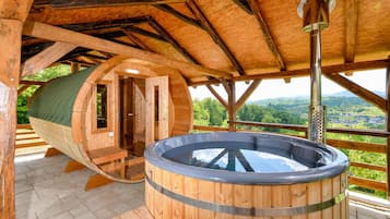 Outdoor spa tub