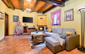 Smart-TV, Kamin, Stereoanlage