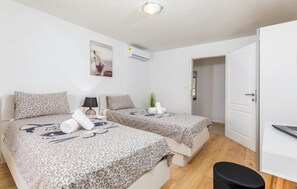 4 bedrooms, travel cot, free WiFi, bed sheets