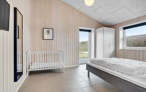 5 عدّة غرف نوم وسرير سفر وواي فاي مجانًا