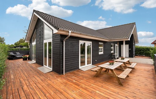 Amazing home in Hadsund with kitchen