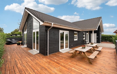 Amazing home in Hadsund with kitchen