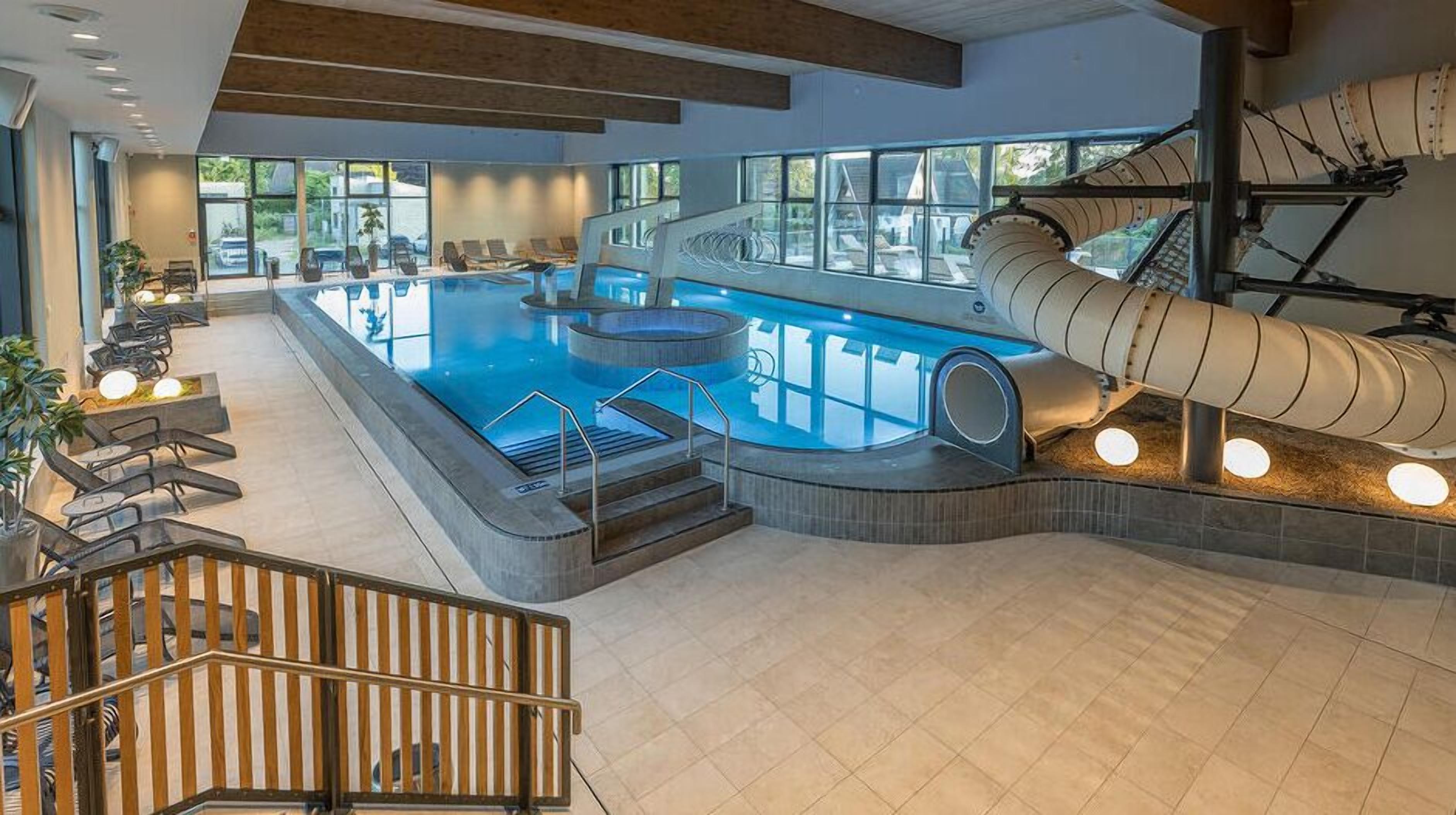 Indendørs pool