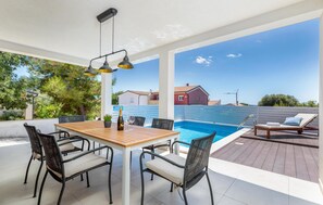 Outdoor dining - Luxurious home in Betiga (Betiga)