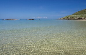 Nær stranden og fisking