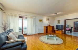 TV - 5 bedroom beautiful home in Premantura (Premantura)