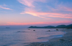 Una playa cerca, pesca