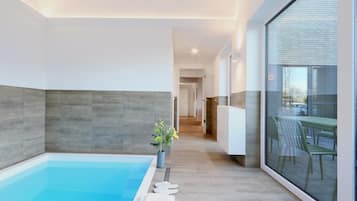 Indoor pool, an infinity pool