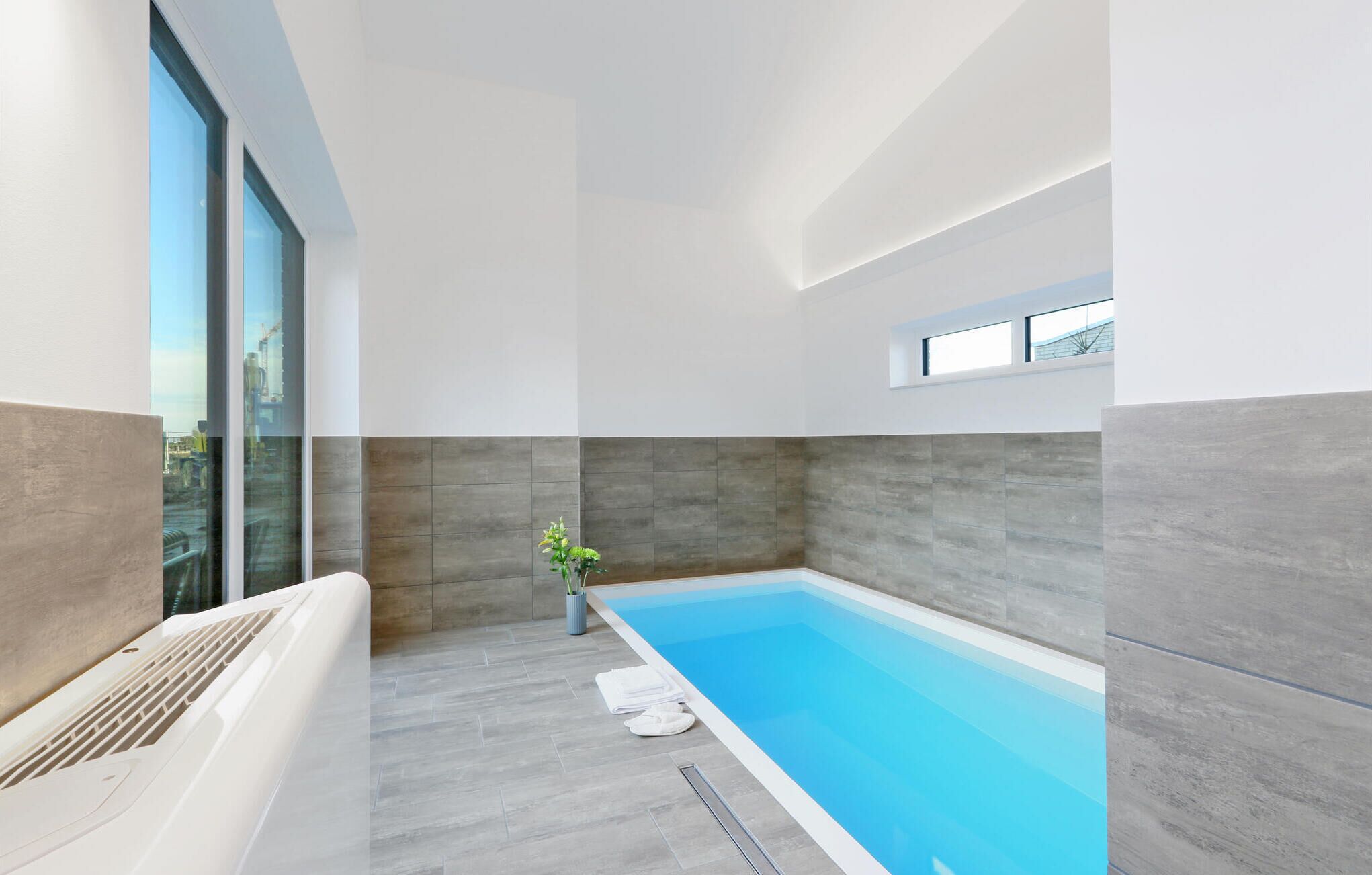 من حمّامات السباحة المغطاة، حمّام سباحة لا متناهي