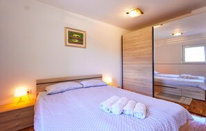 3 bedrooms, in-room safe, travel crib, free WiFi