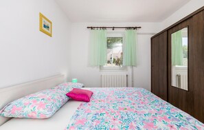 1 bedroom, in-room safe, travel cot, free WiFi