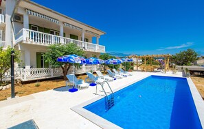 A heated pool - Awesome apartment in Barbat na Rabu (Barbat na Rabu)