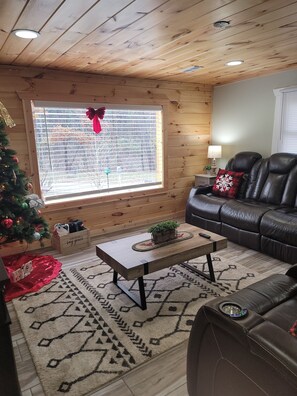 Smart TV - Brand New Log Cabin (Sevierville)