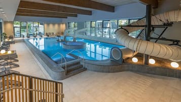 Piscine couverte, piscine à débordement