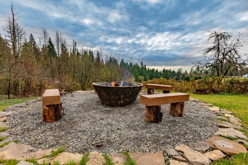 Little Creek Cottage on Alpaca Farm with Hot Tub