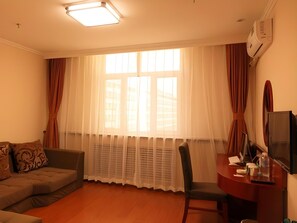 Living area - Greentree Inn Chifeng Linxi Ronglin Homeland Express Hotel (Chifeng)