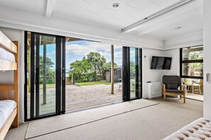 8 عدّة غرف نوم ومكواة/لوح كي وخدمة الإنترنت