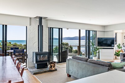 Beachfront with room for everyone!