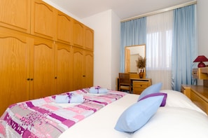 2 bedrooms